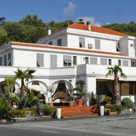 Torre 2* Celle Ligure